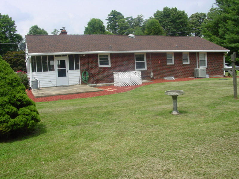 262 Oak Drive Blue Ridge, VA 24064 - Photo 3 of 33 Rear View