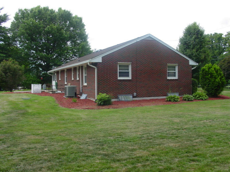 262 Oak Drive Blue Ridge, VA 24064 - Photo 6 of 33 Left Side View