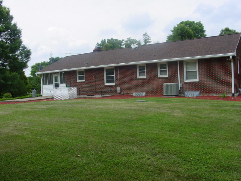 262 Oak Drive Blue Ridge, VA 24064 - Photo 8 of 33 Manicured Lawn