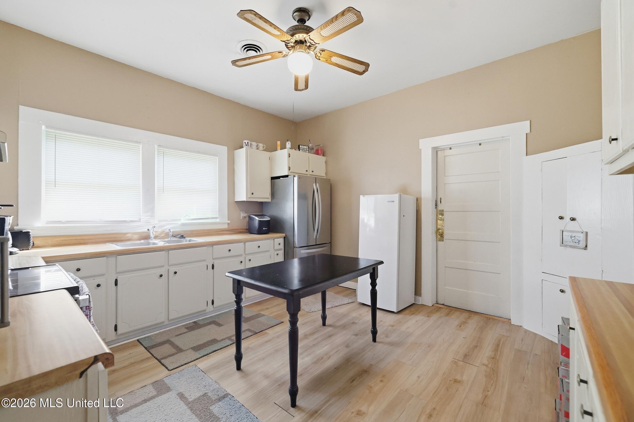 12183 Shorecrest Road Biloxi, MS 39532 - Photo 13 of 32 19_r6__0986