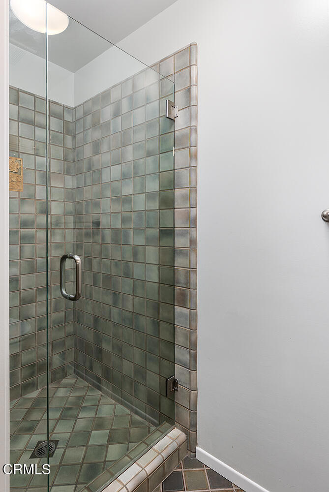 249 Alpine Street, Unit 44 Pasadena, CA 91106 - Photo 17 of 23 a bathroom with a shower