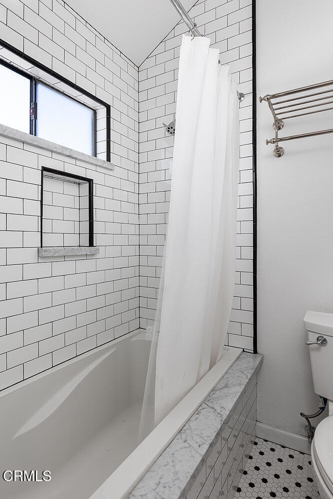 249 Alpine Street, Unit 44 Pasadena, CA 91106 - Photo 22 of 23 a bathroom with a toilet and a shower