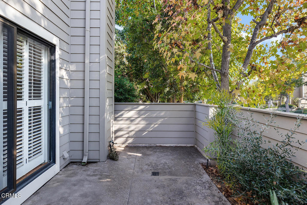 249 Alpine Street, Unit 44 Pasadena, CA 91106 - Photo 5 of 23 a view of outdoor space and yard