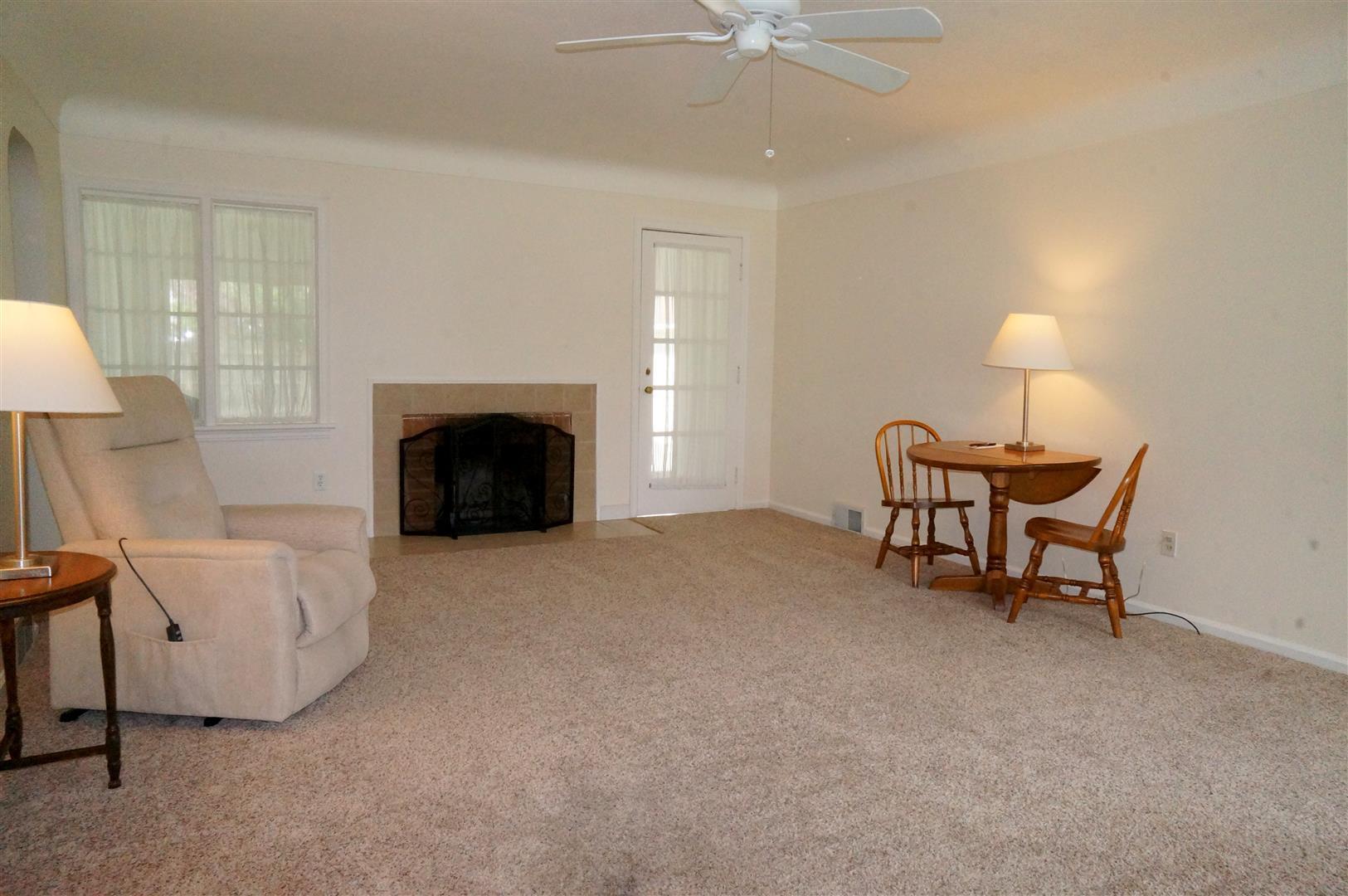 810 Briarcliff Road Jackson, MI 49203 - Photo 4 of 31 .