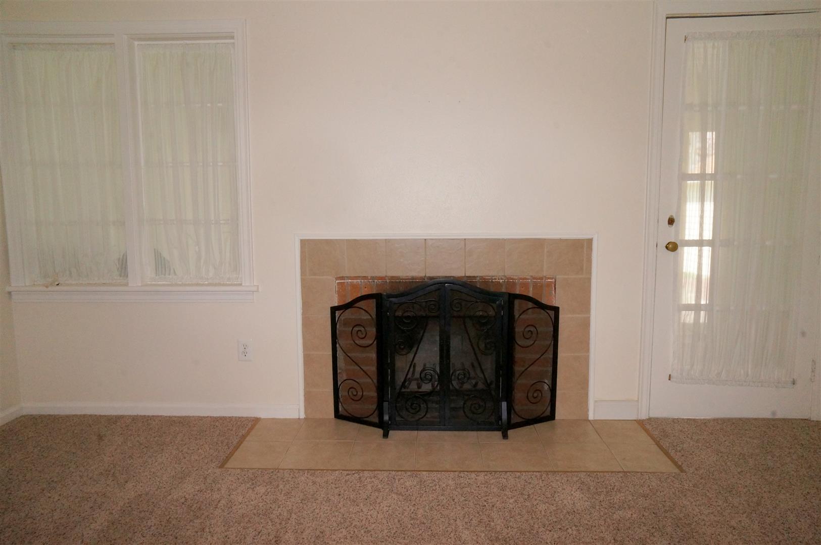 810 Briarcliff Road Jackson, MI 49203 - Photo 5 of 31 .