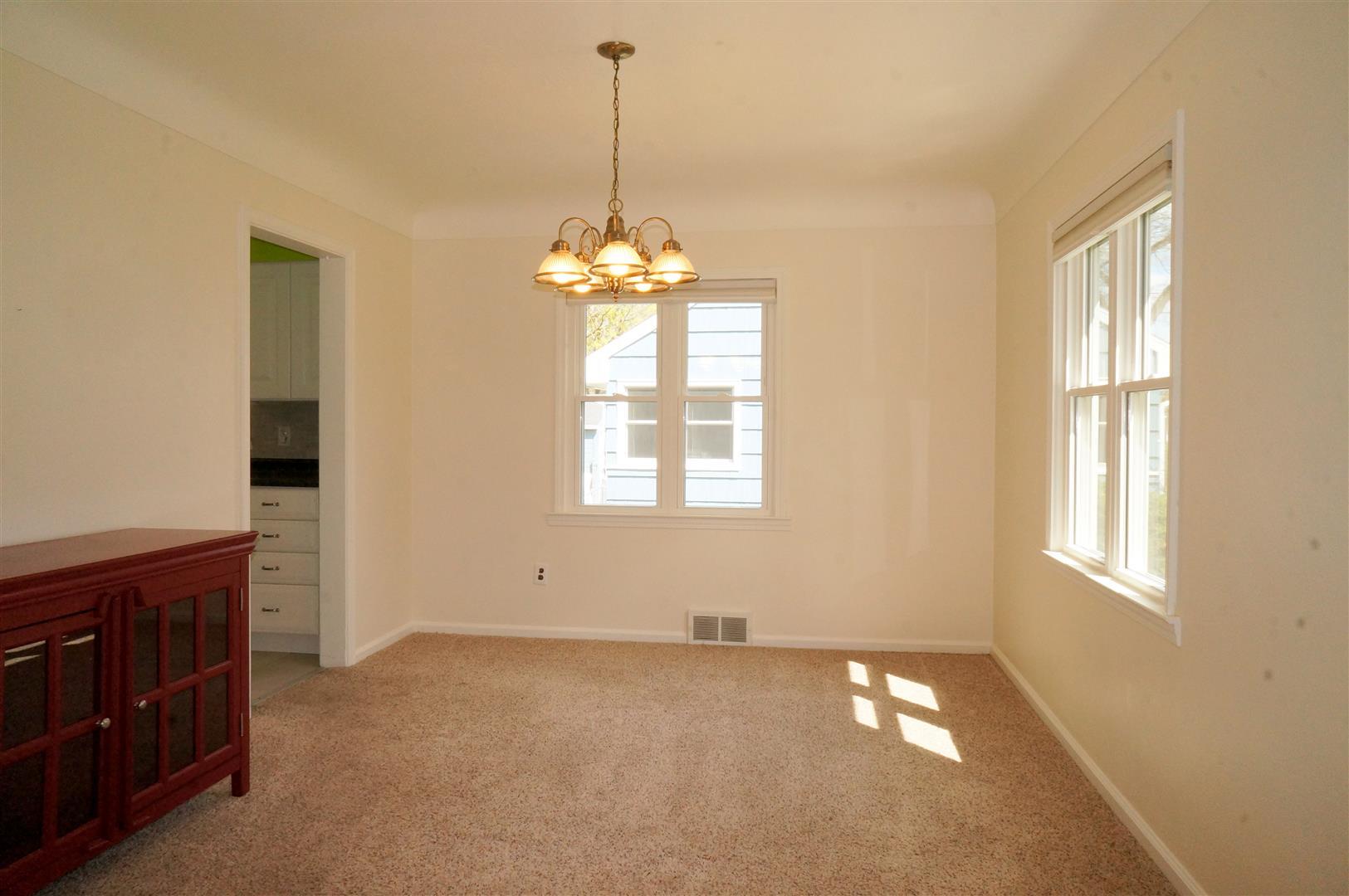 810 Briarcliff Road Jackson, MI 49203 - Photo 8 of 31 .