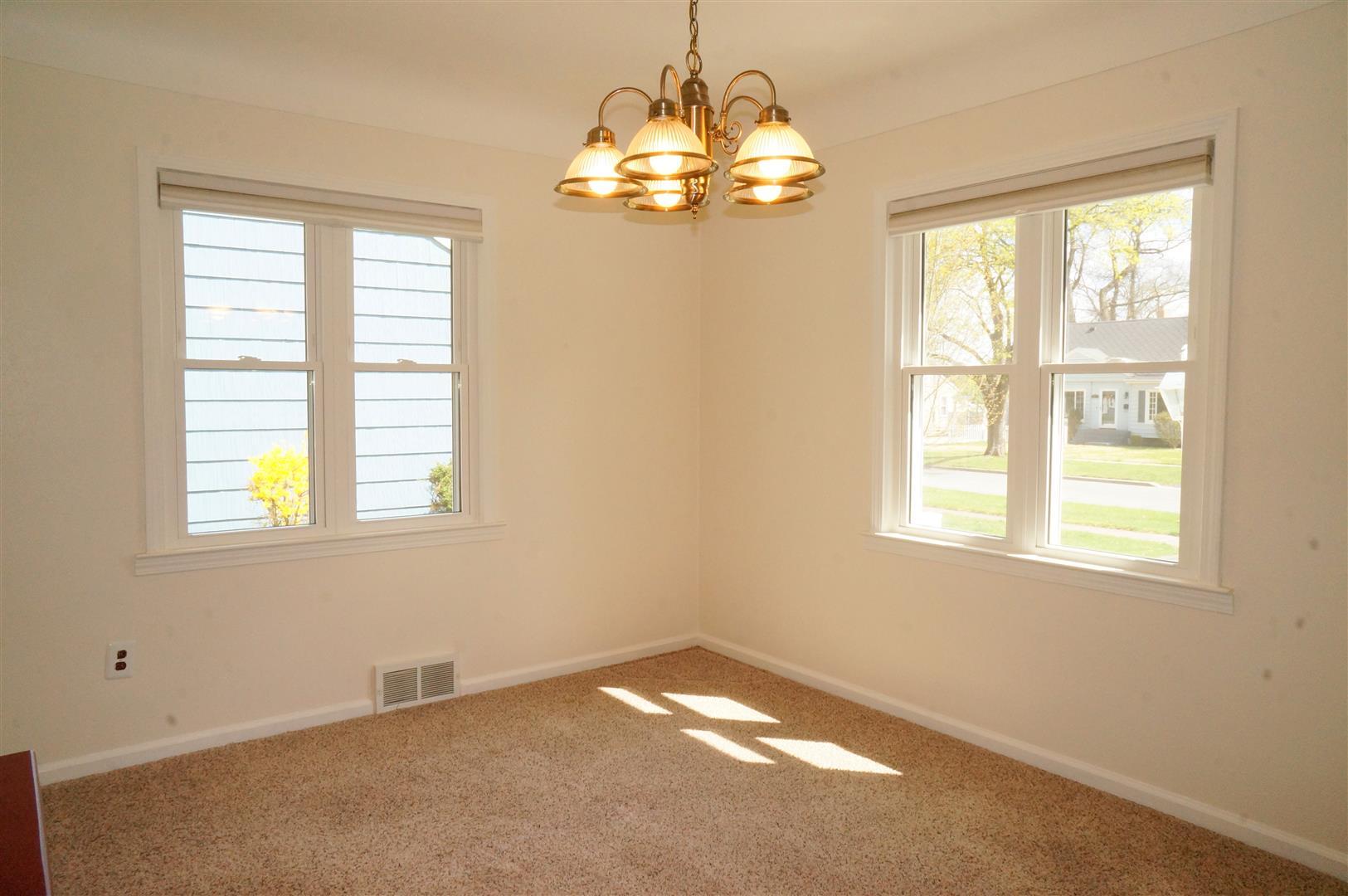 810 Briarcliff Road Jackson, MI 49203 - Photo 9 of 31 .