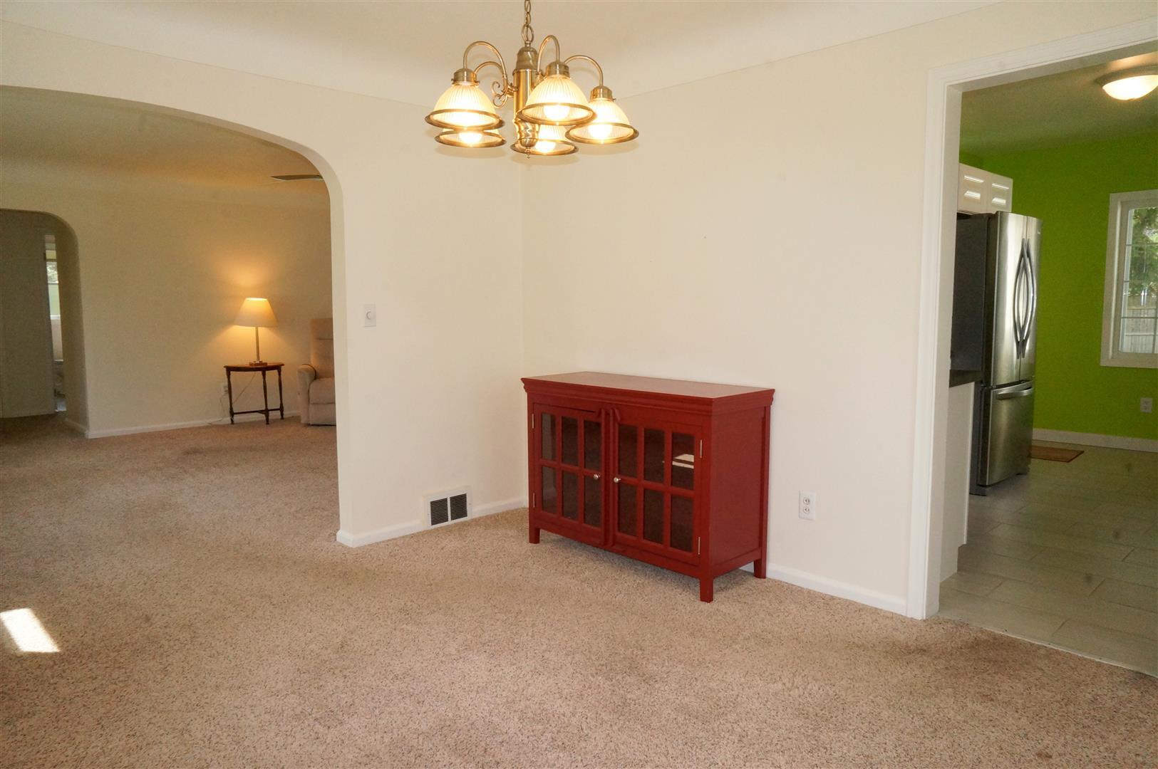 810 Briarcliff Road Jackson, MI 49203 - Photo 10 of 31 .