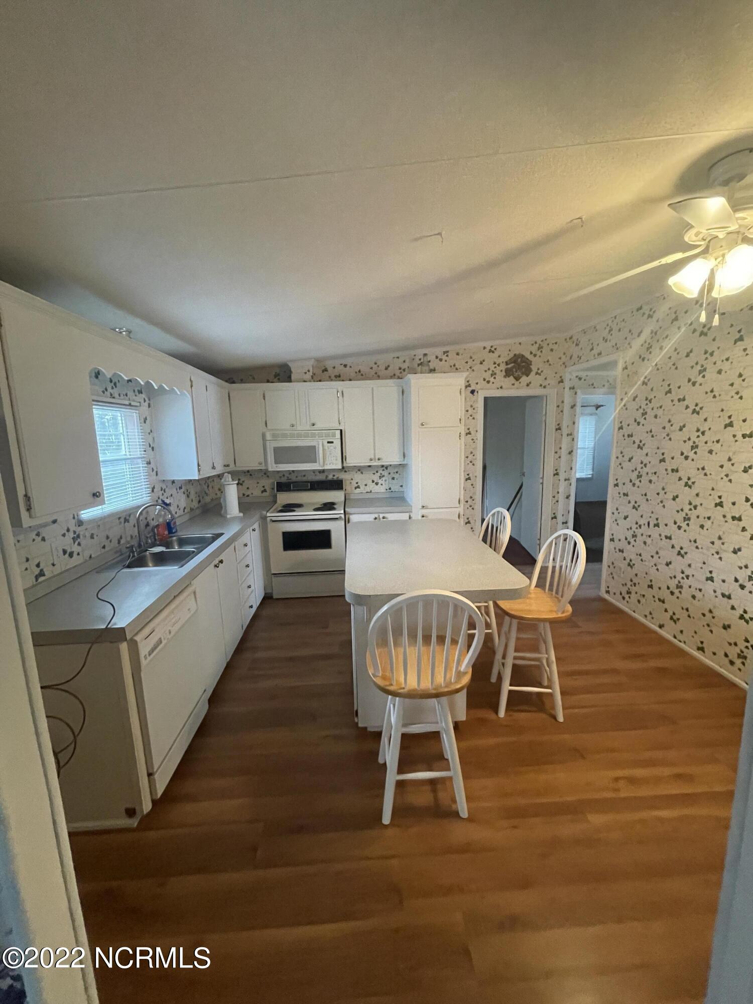 215 Loop Road Cove City, NC 28523 - Photo 6 of 23 Kitchen2