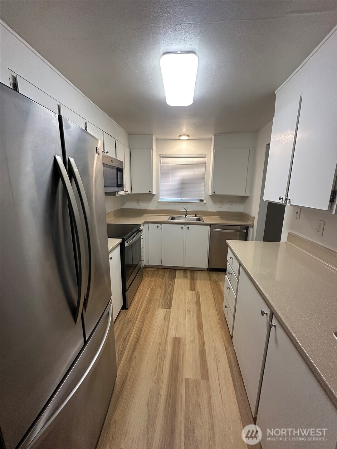 14133 Northeast 7th Place, Unit 3 Bellevue, WA 98007 - Photo 2 of 8