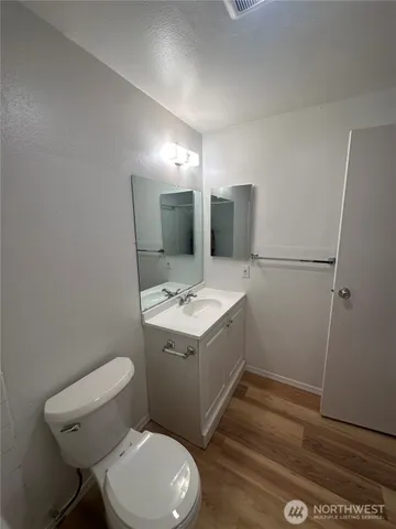 $2,500 | 14133 Northeast 7th Place, Unit 3, Bellevue, WA 98007