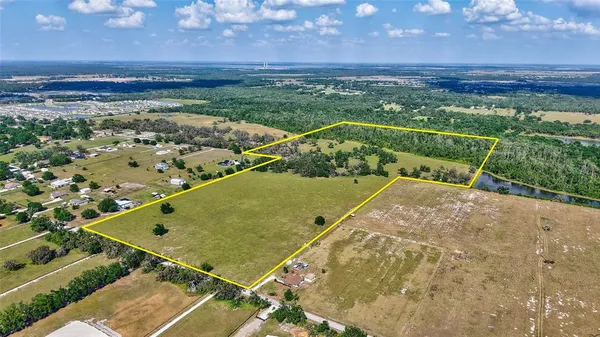 a view of a tennis court