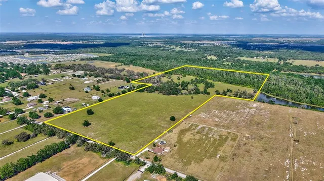 a view of a tennis court