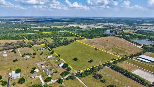 a view of a tennis court