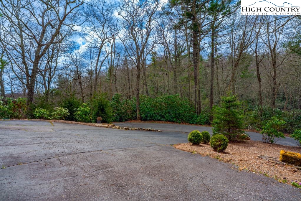 25 Red Oak Road Newland, NC 28657 - Photo 19 of 45 a view of a out door of the house