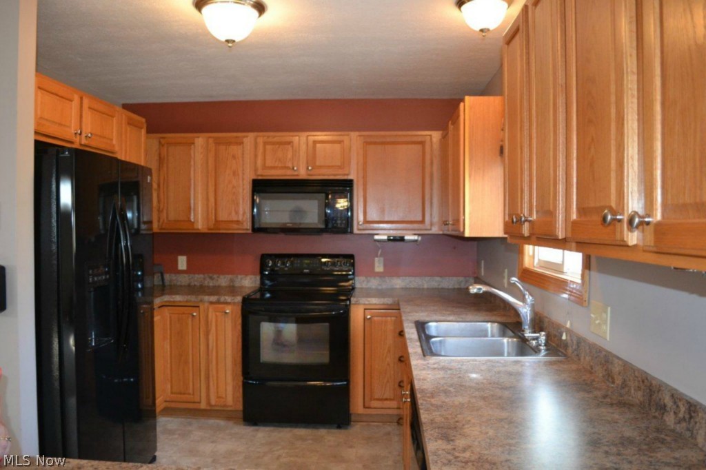 5924 Wentworth Road Southwest Canton, OH 44706 - Photo 2 of 24
