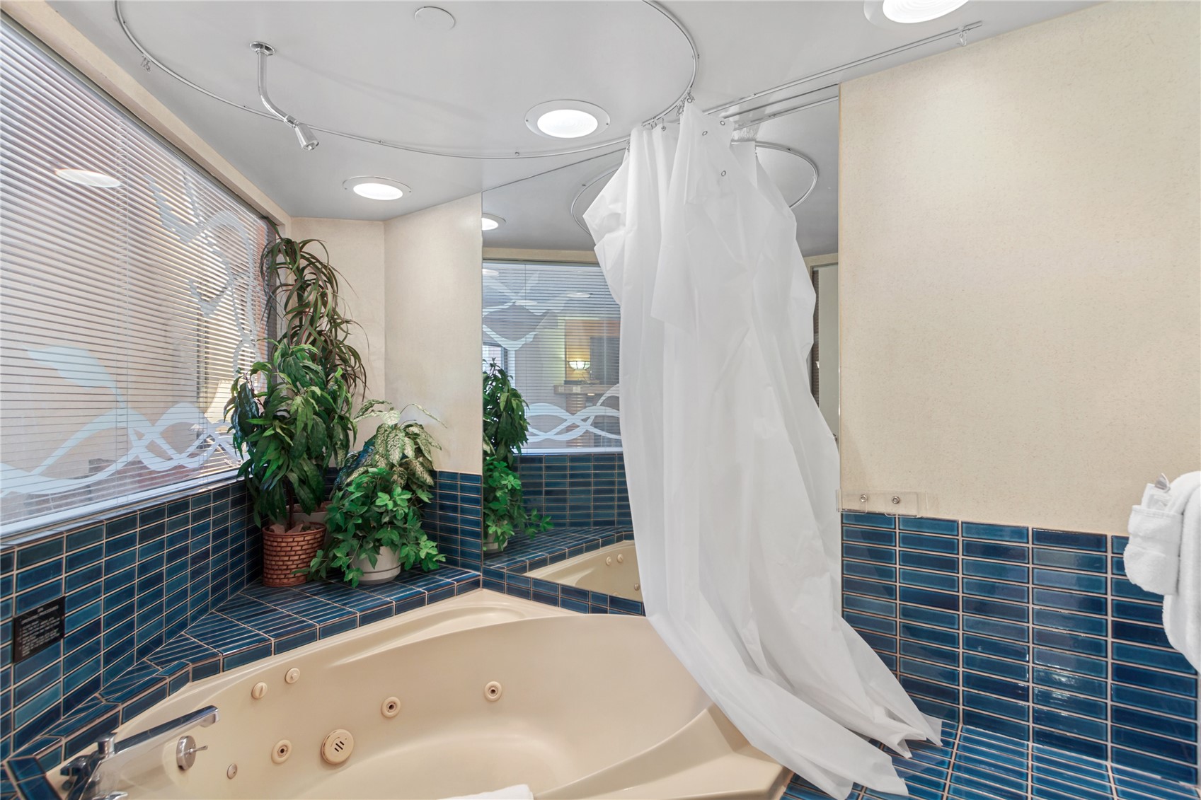 640 Village Road, Unit 4516 Breckenridge, CO 80424 - Photo 11 of 18 View of full bath