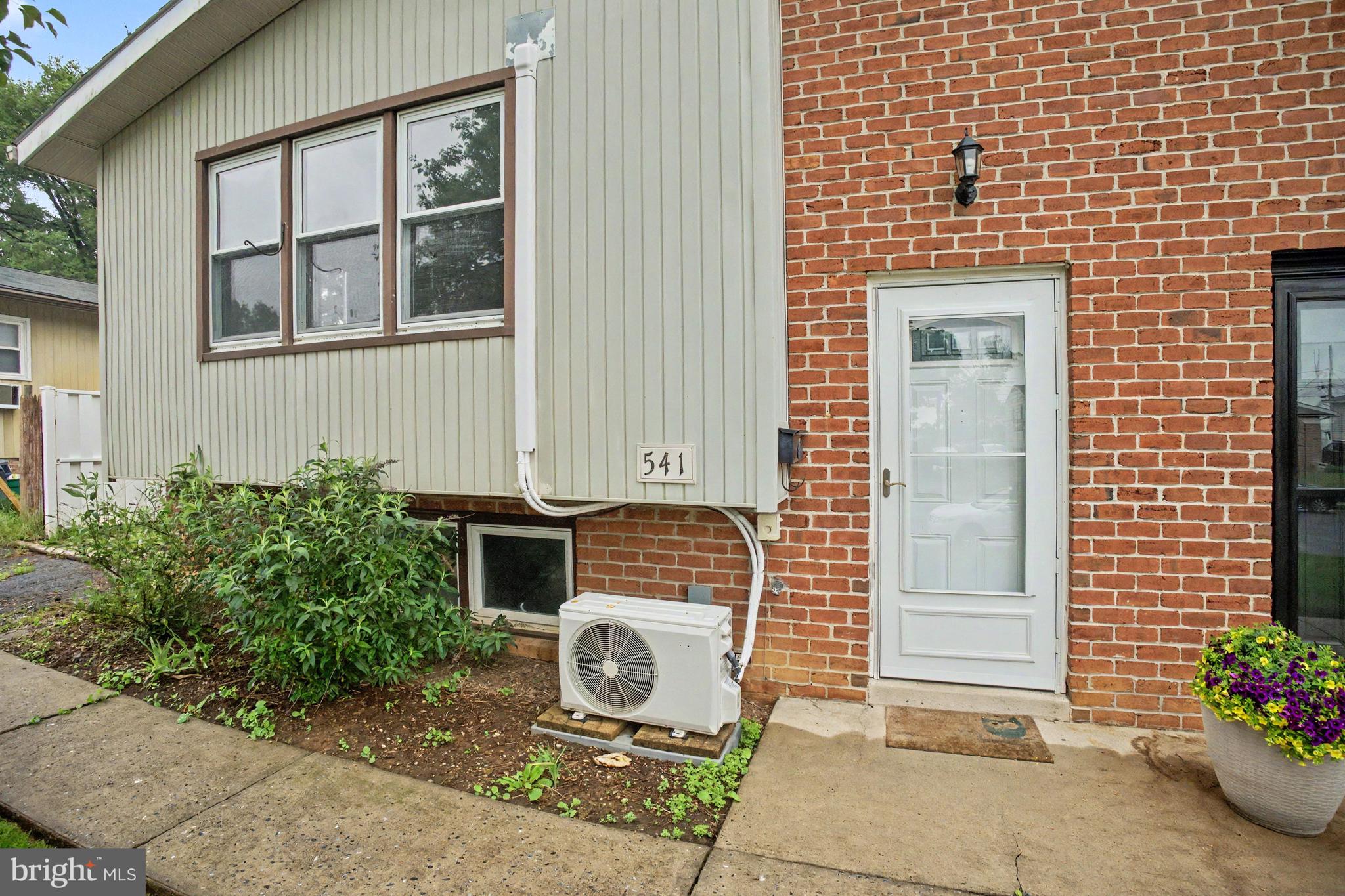541 Golden Street Lititz, PA 17543 - Photo 8 of 34