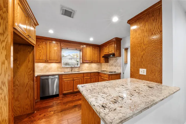 a kitchen that has a lot of cabinets in it