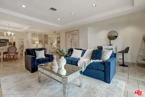 $1,088,000 | 11952 Montana Avenue, Unit 303, Los Angeles, CA 90049