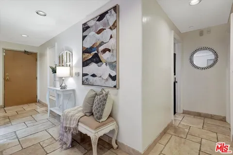 $1,088,000 | 11952 Montana Avenue, Unit 303, Los Angeles, CA 90049