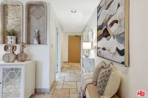 $1,088,000 | 11952 Montana Avenue, Unit 303, Los Angeles, CA 90049