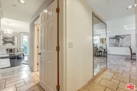 $1,088,000 | 11952 Montana Avenue, Unit 303, Los Angeles, CA 90049