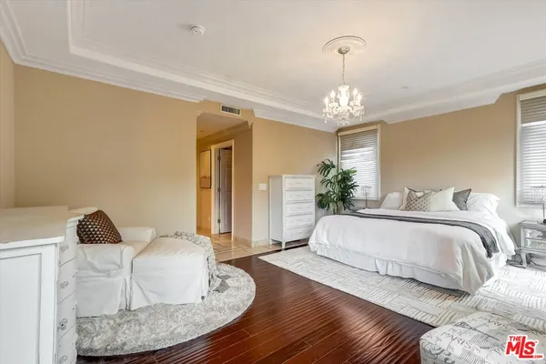 $1,088,000 | 11952 Montana Avenue, Unit 303, Los Angeles, CA 90049