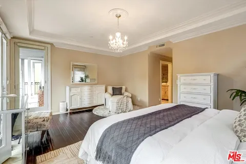 $1,088,000 | 11952 Montana Avenue, Unit 303, Los Angeles, CA 90049