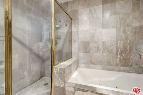 $1,088,000 | 11952 Montana Avenue, Unit 303, Los Angeles, CA 90049