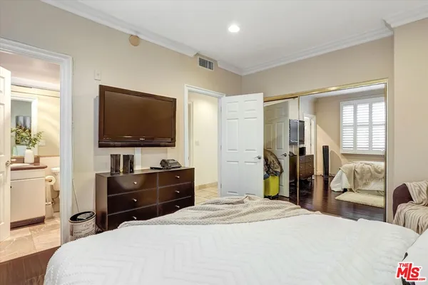 $1,088,000 | 11952 Montana Avenue, Unit 303, Los Angeles, CA 90049