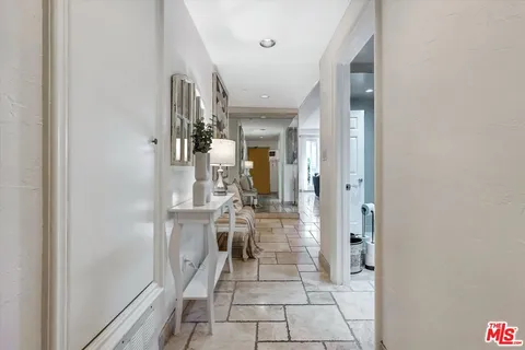 $1,088,000 | 11952 Montana Avenue, Unit 303, Los Angeles, CA 90049