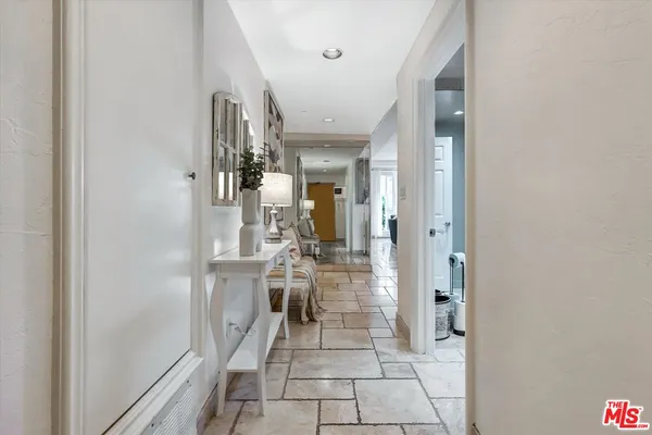 $1,088,000 | 11952 Montana Avenue, Unit 303, Los Angeles, CA 90049