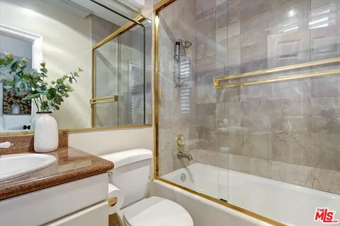 $1,088,000 | 11952 Montana Avenue, Unit 303, Los Angeles, CA 90049