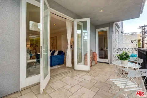 $1,088,000 | 11952 Montana Avenue, Unit 303, Los Angeles, CA 90049
