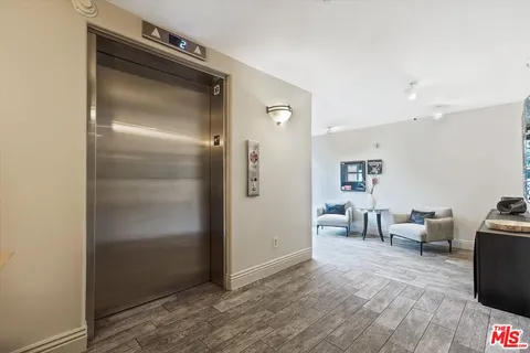 $1,088,000 | 11952 Montana Avenue, Unit 303, Los Angeles, CA 90049