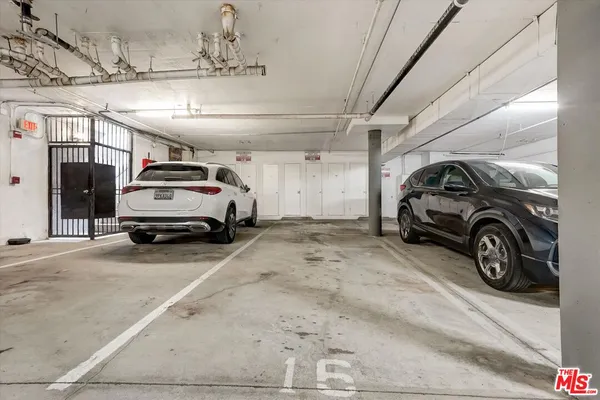 $1,088,000 | 11952 Montana Avenue, Unit 303, Los Angeles, CA 90049