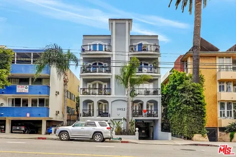 $1,088,000 | 11952 Montana Avenue, Unit 303, Los Angeles, CA 90049