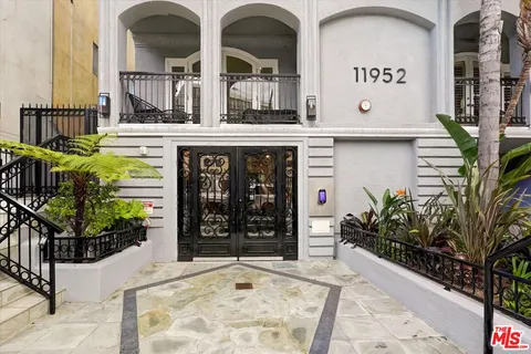 $1,088,000 | 11952 Montana Avenue, Unit 303, Los Angeles, CA 90049