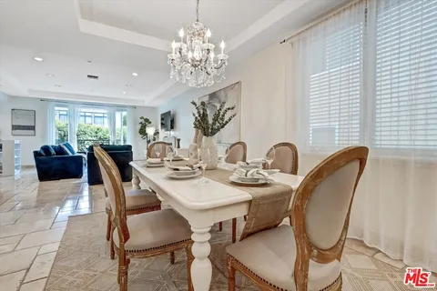 $1,088,000 | 11952 Montana Avenue, Unit 303, Los Angeles, CA 90049