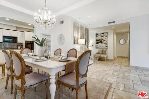 $1,088,000 | 11952 Montana Avenue, Unit 303, Los Angeles, CA 90049