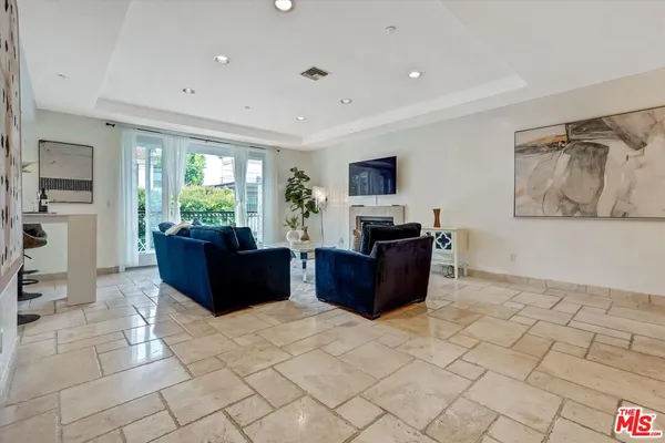 $1,088,000 | 11952 Montana Avenue, Unit 303, Los Angeles, CA 90049