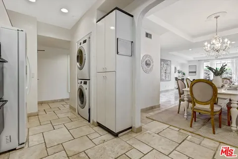 $1,088,000 | 11952 Montana Avenue, Unit 303, Los Angeles, CA 90049