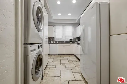 $1,088,000 | 11952 Montana Avenue, Unit 303, Los Angeles, CA 90049