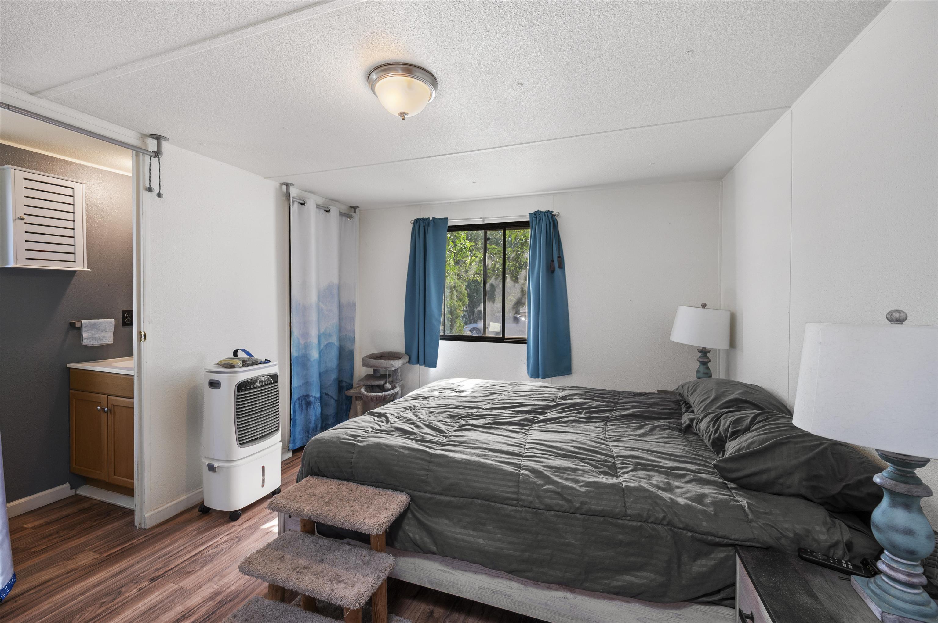 424 32 Road, Unit 6 Clifton, CO 81520 - Photo 15 of 16 a bedroom with a bed and a window