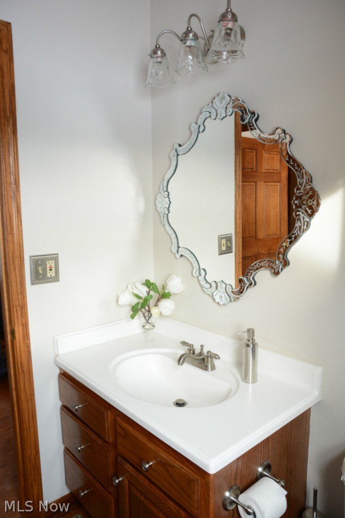 7451 North Marblehead Road Hudson, OH 44236 - Photo 20 of 24 Half-bath on first floor.