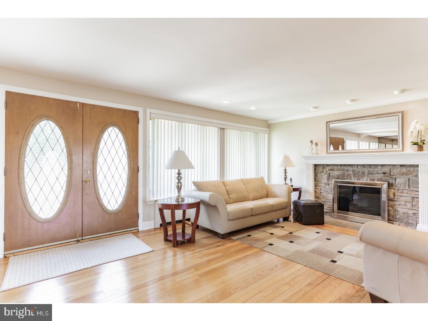 1000 Welsh Road Philadelphia, PA 19115 - Photo 3 of 25 Living Room
