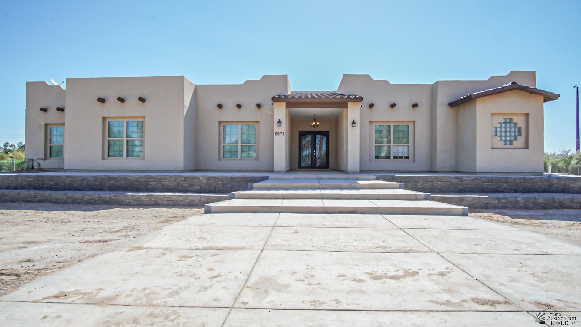 8671 Bronco Road Yuma, AZ 85365 - Photo 3 of 36 Gallery Image 3