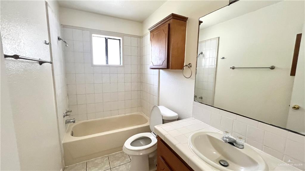 2714 East Mile 4 Road, Unit 23 Mission, TX 78573 - Photo 7 of 10 a bathroom with a sink a toilet and a bathtub