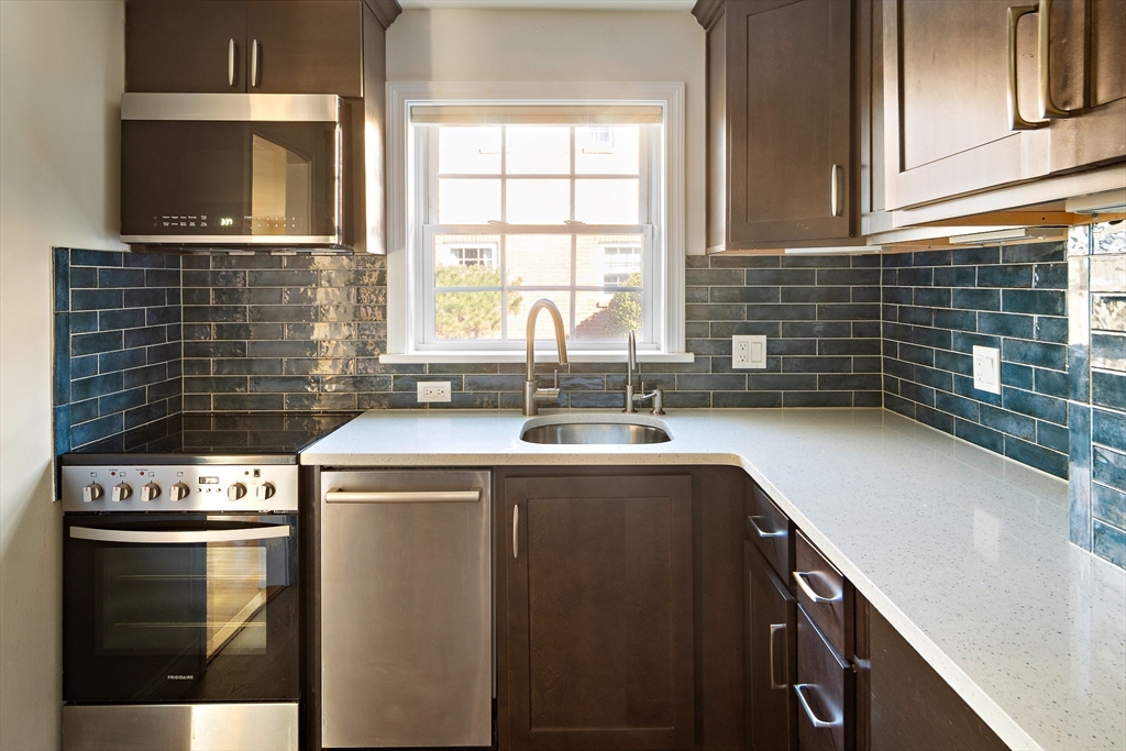 39 Charlesbank Road, Unit 39 Newton, MA 02458 - Photo 12 of 21